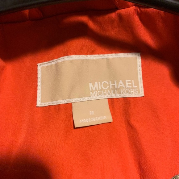 I never wear this color!! - Picture 2 of 3